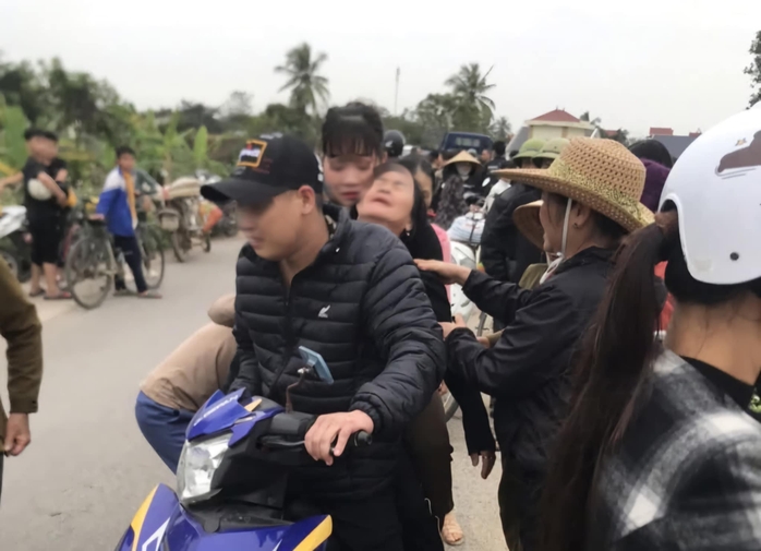 Ra sông Chu chơi, 2 học sinh lớp 6 bị nước cuốn mất tích- Ảnh 2. Ra sông Chu chơi, 2 học sinh lớp 6 bị nước cuốn mất tích- Ảnh 2.