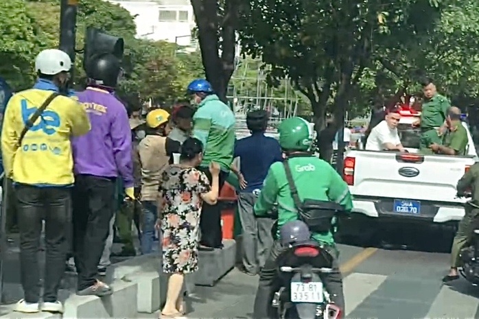 Phải mạnh tay với thanh niên dẫn chó, đánh người- Ảnh 1. Phải mạnh tay với thanh niên dẫn chó, đánh người- Ảnh 1.