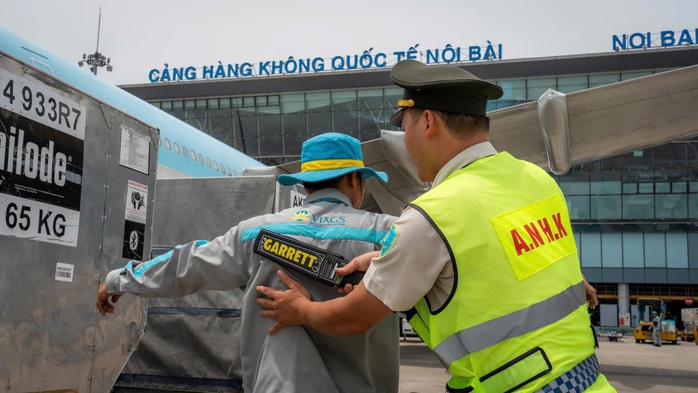 Bàn giao nhiệm vụ bảo đảm an ninh hàng không sang Bộ Công an- Ảnh 1. Bàn giao nhiệm vụ bảo đảm an ninh hàng không sang Bộ Công an- Ảnh 1.