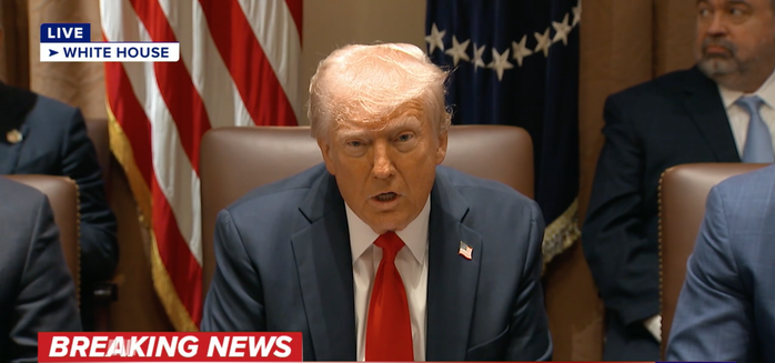 Tổng thống Donald Trump tuyên bố áp thêm thuế với hàng hóa Trung Quốc- Ảnh 1. Tổng thống Donald Trump tuyên bố áp thêm thuế với hàng hóa Trung Quốc- Ảnh 1.