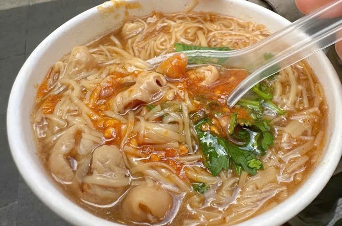 CLIP: Có gì đặc biệt trong món mì lòng mà ai đến Đài Bắc cũng muốn thử?- Ảnh 3. CLIP: Có gì đặc biệt trong món mì lòng mà ai đến Đài Bắc cũng muốn thử?- Ảnh 3.