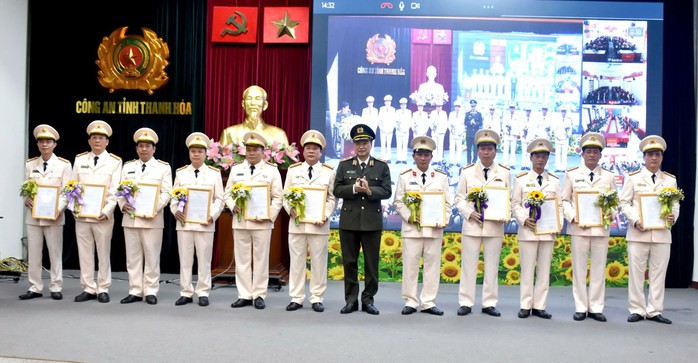 Công an tỉnh Thanh Hóa giải thể 26 đơn vị công an cấp huyện- Ảnh 2. Công an tỉnh Thanh Hóa giải thể 26 đơn vị công an cấp huyện- Ảnh 2.