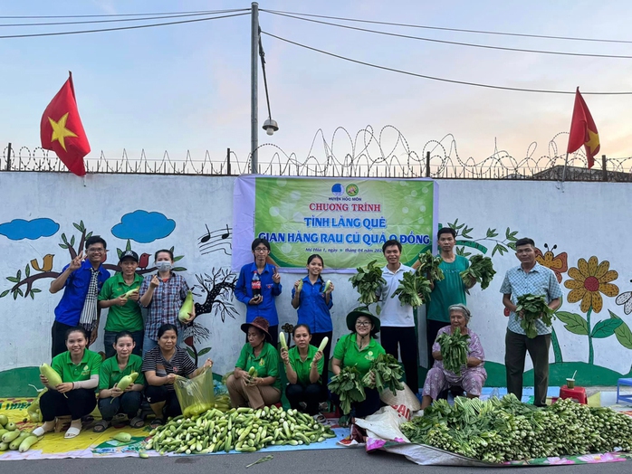 Gian hàng rau củ quả 0 đồng do Bếp Hoa Từ Tâm thực hiện. (Ảnh do nhân vật cung cấp) Gian hàng rau củ quả 0 đồng do Bếp Hoa Từ Tâm thực hiện. (Ảnh do nhân vật cung cấp)
