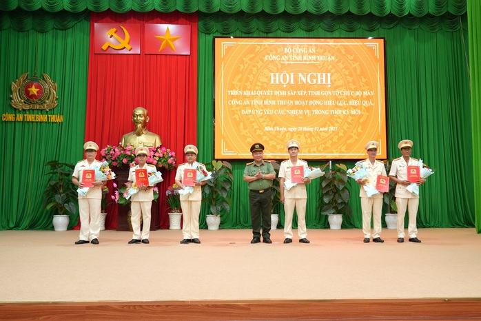 Công an tỉnh Thanh Hóa giải thể 26 đơn vị công an cấp huyện- Ảnh 5. Công an tỉnh Thanh Hóa giải thể 26 đơn vị công an cấp huyện- Ảnh 5.