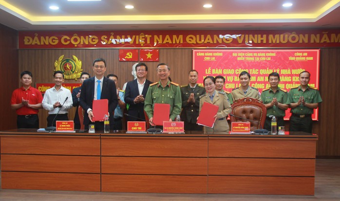 Công an tiếp nhận nhiệm vụ bảo đảm an ninh hàng không tại sân bay Côn Đảo, sân bay Chu Lai- Ảnh 2. Công an tiếp nhận nhiệm vụ bảo đảm an ninh hàng không tại sân bay Côn Đảo, sân bay Chu Lai- Ảnh 2.