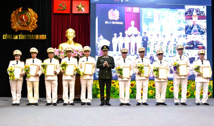 Công an tỉnh Thanh Hóa giải thể 26 đơn vị công an cấp huyện- Ảnh 3. Công an tỉnh Thanh Hóa giải thể 26 đơn vị công an cấp huyện- Ảnh 3.