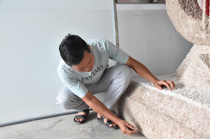 VIDEO: Độc đáo cây đờn kìm làm bằng muối, cao 4m và nặng 500kg- Ảnh 14. VIDEO: Độc đáo cây đờn kìm làm bằng muối, cao 4m và nặng 500kg- Ảnh 14.