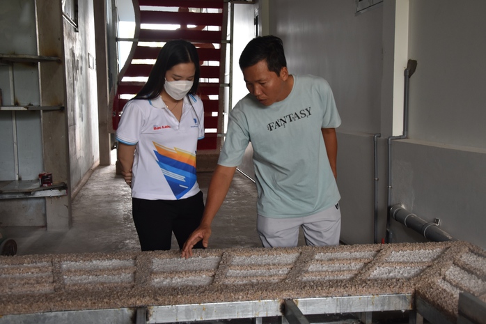 VIDEO: Độc đáo cây đờn kìm làm bằng muối, cao 4m và nặng 500kg- Ảnh 24. VIDEO: Độc đáo cây đờn kìm làm bằng muối, cao 4m và nặng 500kg- Ảnh 24.