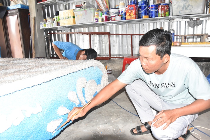 VIDEO: Độc đáo cây đờn kìm làm bằng muối, cao 4m và nặng 500kg- Ảnh 5. VIDEO: Độc đáo cây đờn kìm làm bằng muối, cao 4m và nặng 500kg- Ảnh 5.