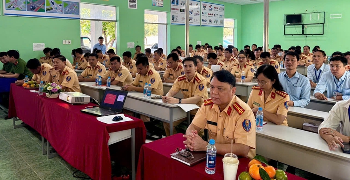 Công an Bình Dương thông báo các địa điểm cấp, đổi, cấp lại giấy phép lái xe- Ảnh 1. Công an Bình Dương thông báo các địa điểm cấp, đổi, cấp lại giấy phép lái xe- Ảnh 1.