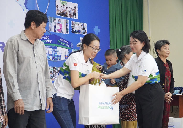 Niềm vui cho người già và trẻ em tỉnh Bình Phước- Ảnh 3. Niềm vui cho người già và trẻ em tỉnh Bình Phước- Ảnh 3.