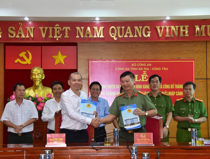 Công an tiếp nhận nhiệm vụ bảo đảm an ninh hàng không tại sân bay Côn Đảo, sân bay Chu Lai- Ảnh 1. Công an tiếp nhận nhiệm vụ bảo đảm an ninh hàng không tại sân bay Côn Đảo, sân bay Chu Lai- Ảnh 1.