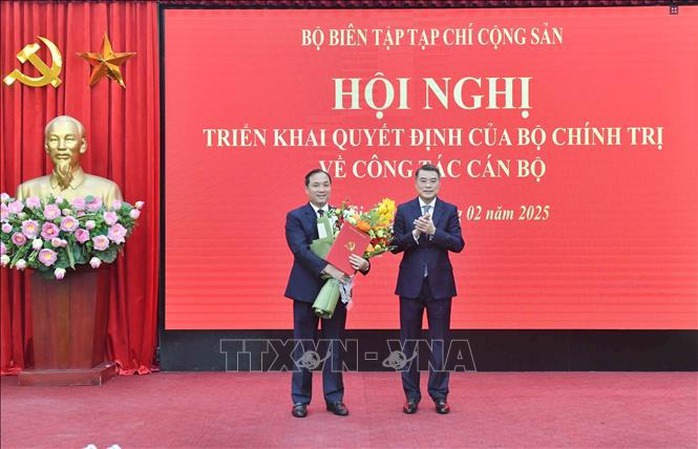 Bổ nhiệm Bí thư Tỉnh ủy Hà Tĩnh giữ chức Tổng Biên tập Tạp chí Cộng sản- Ảnh 1. Bổ nhiệm Bí thư Tỉnh ủy Hà Tĩnh giữ chức Tổng Biên tập Tạp chí Cộng sản- Ảnh 1.