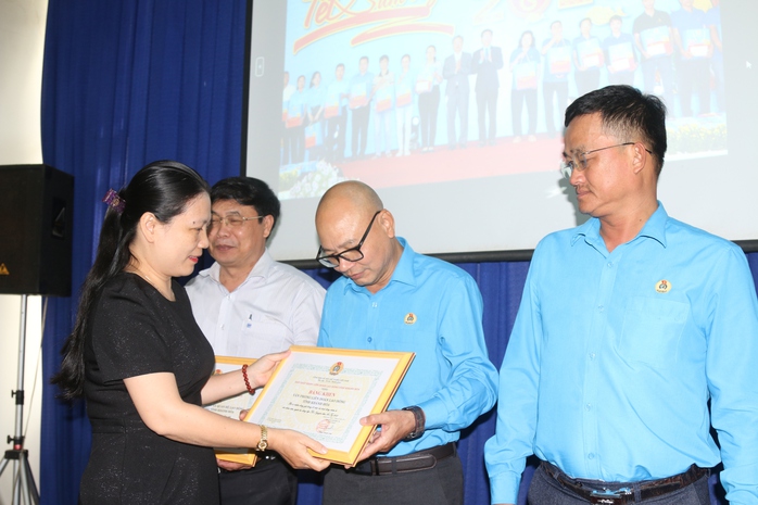Khánh Hòa: Hơn 58 tỉ đồng chăm lo đời sống người lao động dịp Tết- Ảnh 2. Khánh Hòa: Hơn 58 tỉ đồng chăm lo đời sống người lao động dịp Tết- Ảnh 2.