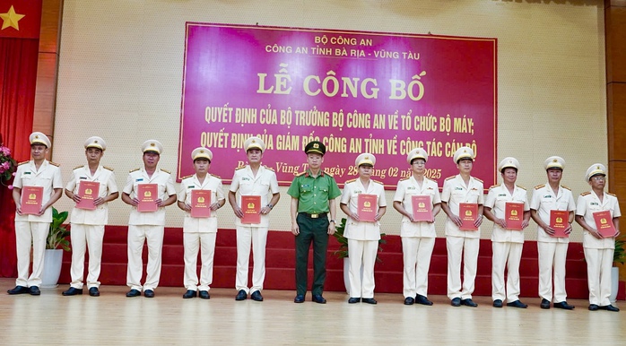 Công an Bà Rịa - Vũng Tàu sắp xếp, bố trí nhân sự sau khi giải thể công an cấp huyện- Ảnh 2. Công an Bà Rịa - Vũng Tàu sắp xếp, bố trí nhân sự sau khi giải thể công an cấp huyện- Ảnh 2.