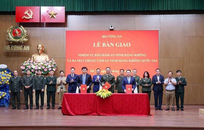 Ra mắt Trung tâm An ninh hàng không Quốc gia thuộc Bộ Công an- Ảnh 1. Ra mắt Trung tâm An ninh hàng không Quốc gia thuộc Bộ Công an- Ảnh 1.