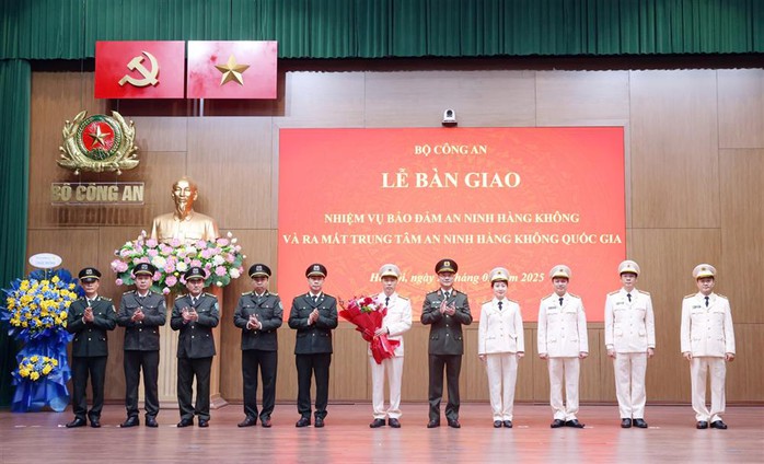 Ra mắt Trung tâm An ninh hàng không Quốc gia thuộc Bộ Công an- Ảnh 4. Ra mắt Trung tâm An ninh hàng không Quốc gia thuộc Bộ Công an- Ảnh 4.