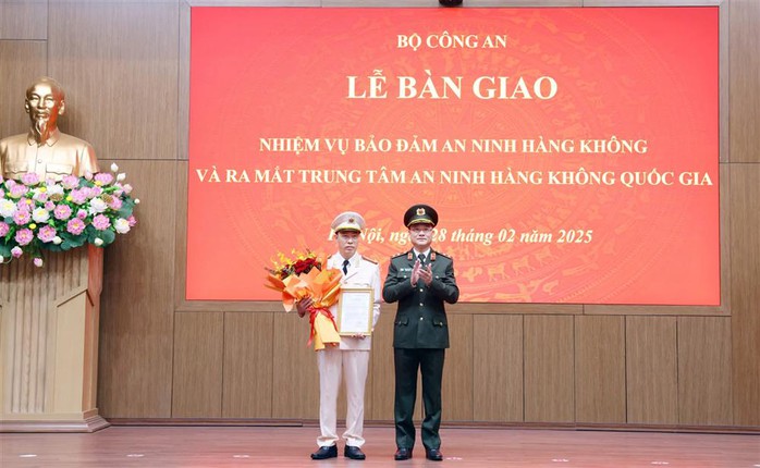 Ra mắt Trung tâm An ninh hàng không Quốc gia thuộc Bộ Công an- Ảnh 3. Ra mắt Trung tâm An ninh hàng không Quốc gia thuộc Bộ Công an- Ảnh 3.