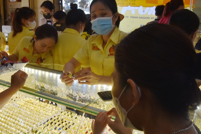 Giá vàng hôm nay, 1-3: Tiếp tục giảm- Ảnh 1. Giá vàng hôm nay, 1-3: Tiếp tục giảm- Ảnh 1.