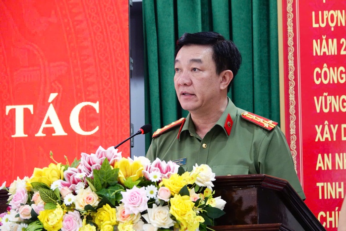 Long An: 28 lãnh đạo cấp phòng, huyện của công an tỉnh nghỉ hưu trước tuổi- Ảnh 1. Long An: 28 lãnh đạo cấp phòng, huyện của công an tỉnh nghỉ hưu trước tuổi- Ảnh 1.