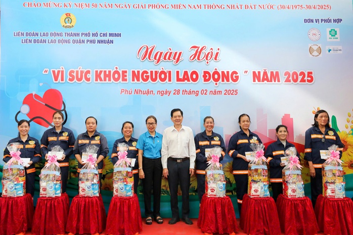Nhiều hoạt động tôn vinh nữ CNVC-LĐ dịp 8-3- Ảnh 1. Nhiều hoạt động tôn vinh nữ CNVC-LĐ dịp 8-3- Ảnh 1.