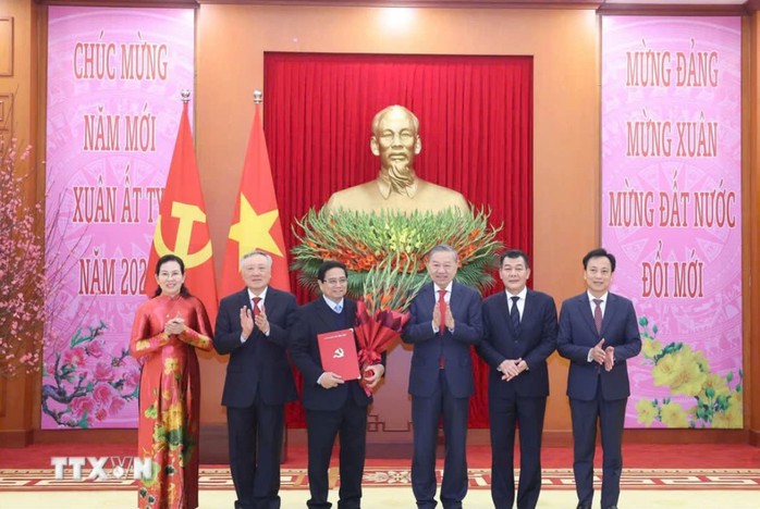 Tổng Bí thư Tô Lâm trao quyết định thành lập các Đảng bộ trực thuộc Trung ương- Ảnh 5. Tổng Bí thư Tô Lâm trao quyết định thành lập các Đảng bộ trực thuộc Trung ương- Ảnh 5.