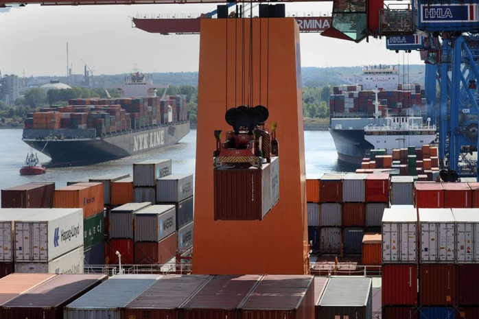 Các container hàng hóa tại cảng Hamburg - Đức Ảnh: BLOOMBERG Các container hàng hóa tại cảng Hamburg - Đức Ảnh: BLOOMBERG