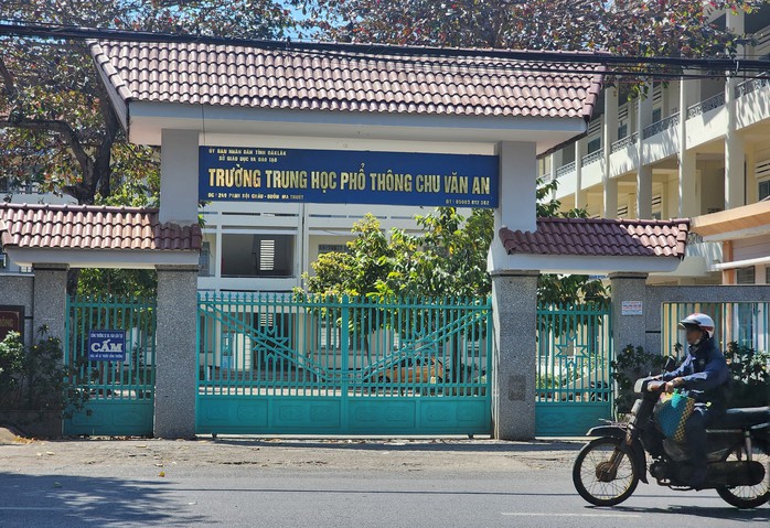 Đáng bị kỷ luật cảnh cáo, 1 nữ hiệu trưởng chỉ bị... phê bình!- Ảnh 2. Đáng bị kỷ luật cảnh cáo, 1 nữ hiệu trưởng chỉ bị... phê bình!- Ảnh 2.