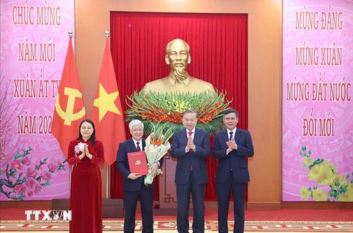 Tổng Bí thư Tô Lâm trao quyết định thành lập các Đảng bộ trực thuộc Trung ương- Ảnh 7. Tổng Bí thư Tô Lâm trao quyết định thành lập các Đảng bộ trực thuộc Trung ương- Ảnh 7.