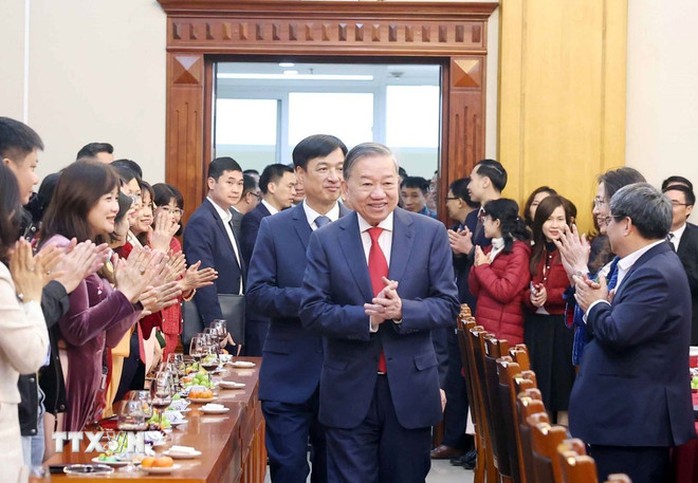 Tổng Bí thư Tô Lâm gặp mặt, chúc Tết Văn phòng Trung ương Đảng- Ảnh 2. Tổng Bí thư Tô Lâm gặp mặt, chúc Tết Văn phòng Trung ương Đảng- Ảnh 2.