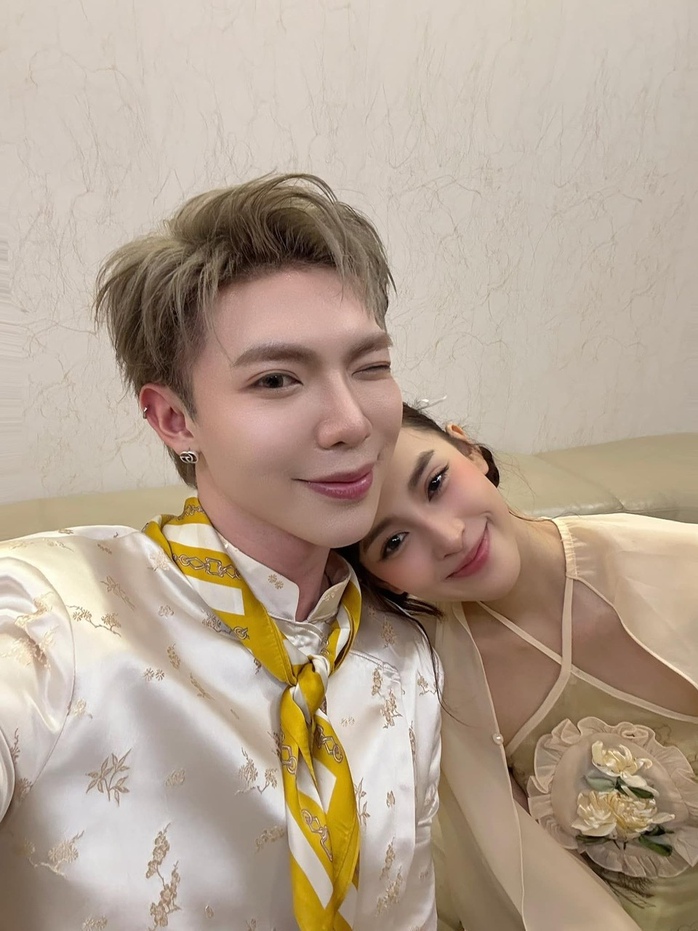 Drama hậu "Bộ tứ báo thủ": Erik bất ngờ xuất hiện, cướp cô dâu khỏi tay Quốc Anh- Ảnh 1. Drama hậu "Bộ tứ báo thủ": Erik bất ngờ xuất hiện, cướp cô dâu khỏi tay Quốc Anh- Ảnh 1.