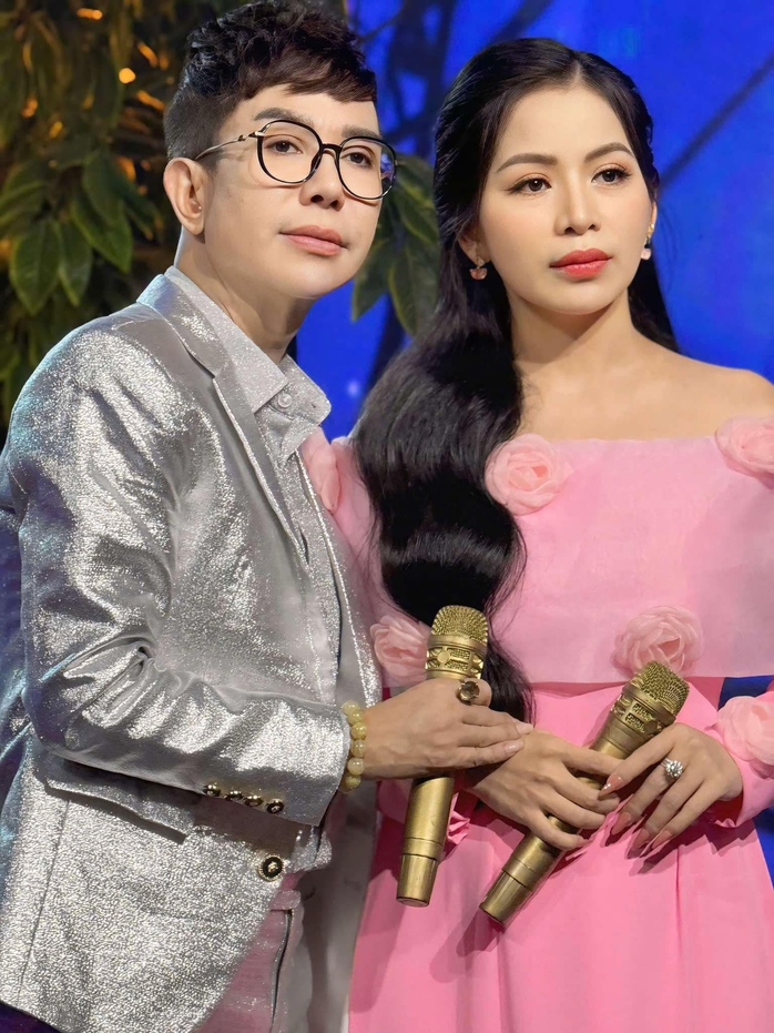 Long Nhật tiết lộ bí quyết nổi tiếng cho trò cưng, ca sĩ Dương Minh Thu- Ảnh 2. Long Nhật tiết lộ bí quyết nổi tiếng cho trò cưng, ca sĩ Dương Minh Thu- Ảnh 2.