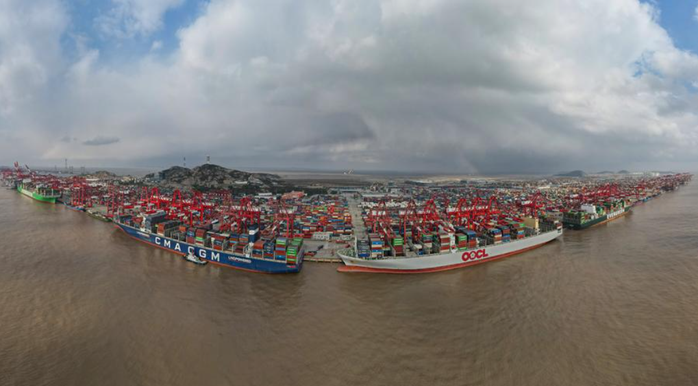 Cảng Dương Sơn ở Thượng Hải - Trung Quốc Ảnh: TÂN HOA XÃ Cảng Dương Sơn ở Thượng Hải - Trung Quốc Ảnh: TÂN HOA XÃ