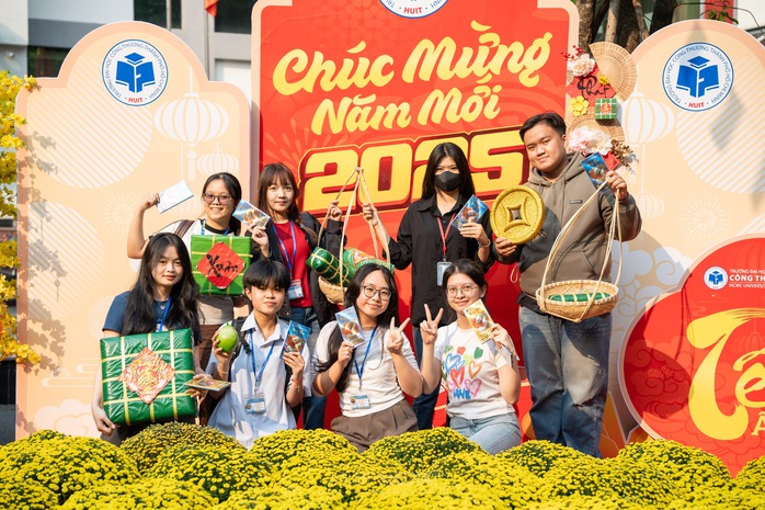 Sinh viên háo hức khoe trường cho nghỉ Tết "thả ga"- Ảnh 3. Sinh viên háo hức khoe trường cho nghỉ Tết "thả ga"- Ảnh 3.
