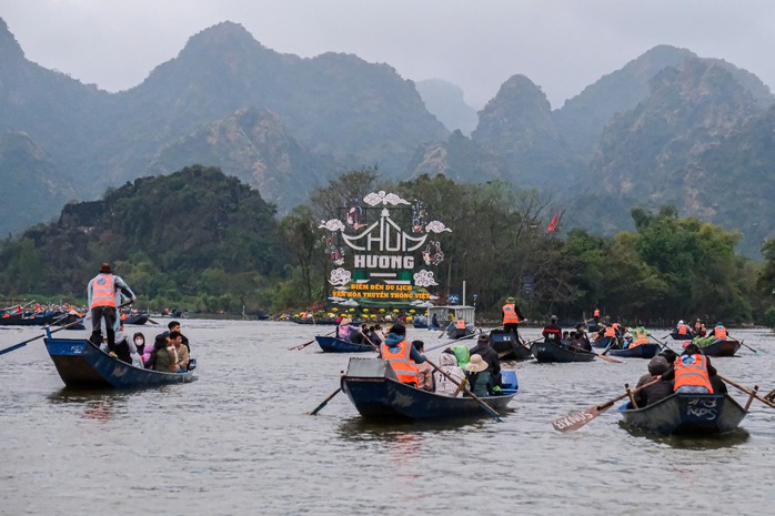 Thủ tướng: Cán bộ, công chức tuyệt đối không đi lễ hội trong giờ hành chính- Ảnh 1. Thủ tướng: Cán bộ, công chức tuyệt đối không đi lễ hội trong giờ hành chính- Ảnh 1.