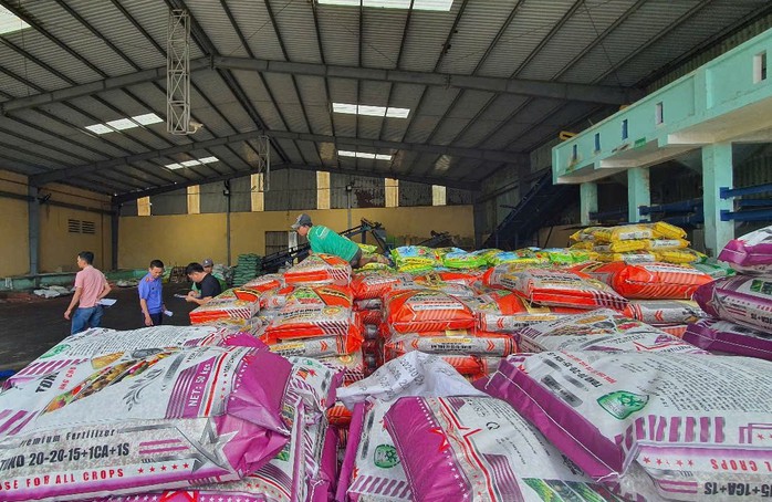 Khởi tố vợ chồng doanh nhân sản xuất phân bón giả cực lớn- Ảnh 2. Khởi tố vợ chồng doanh nhân sản xuất phân bón giả cực lớn- Ảnh 2.