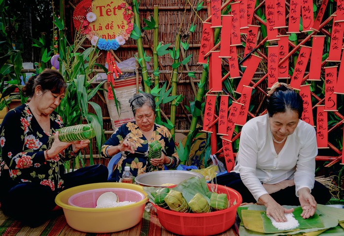 Cuộc thi viết "TẾT THỜI SỐ": Tết truyền thống giữa dòng chảy công nghệ- Ảnh 2. Cuộc thi viết "TẾT THỜI SỐ": Tết truyền thống giữa dòng chảy công nghệ- Ảnh 2.