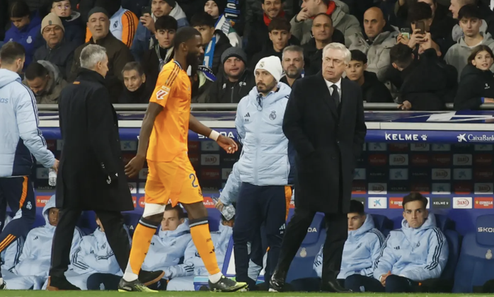 Sẩy chân truớc Espanyol, Real Madrid tố cáo trọng tài- Ảnh 1. Sẩy chân truớc Espanyol, Real Madrid tố cáo trọng tài- Ảnh 1.