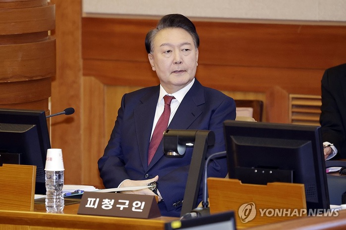 Ông Yoon Suk-yeol tham dự phiên điều trần luận tội ông tại Tòa án Hiến pháp ở Seoul vào ngày 4-2. Ảnh: Yonhap Ông Yoon Suk-yeol tham dự phiên điều trần luận tội ông tại Tòa án Hiến pháp ở Seoul vào ngày 4-2. Ảnh: Yonhap