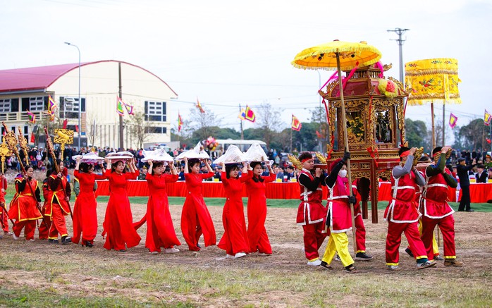 Một nông dân vào vai nhà vua đi cày ruộng- Ảnh 7. Một nông dân vào vai nhà vua đi cày ruộng- Ảnh 7.