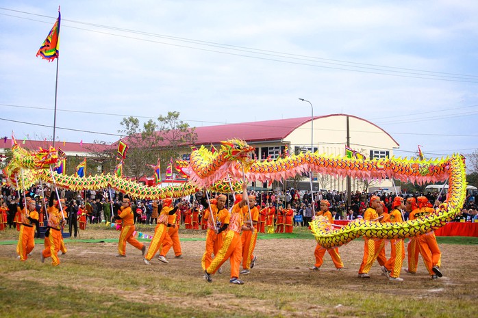 Một nông dân vào vai nhà vua đi cày ruộng- Ảnh 10. Một nông dân vào vai nhà vua đi cày ruộng- Ảnh 10.