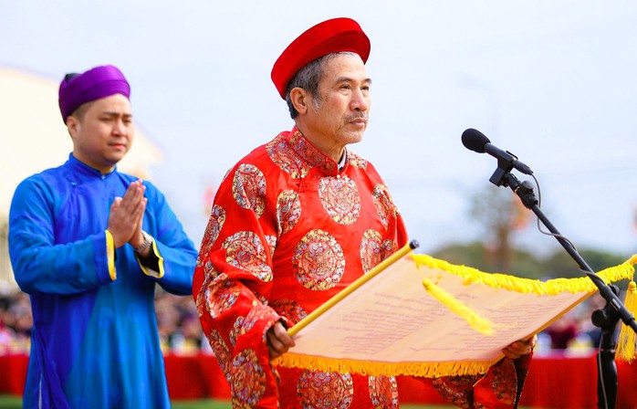 Một nông dân vào vai nhà vua đi cày ruộng- Ảnh 9. Một nông dân vào vai nhà vua đi cày ruộng- Ảnh 9.