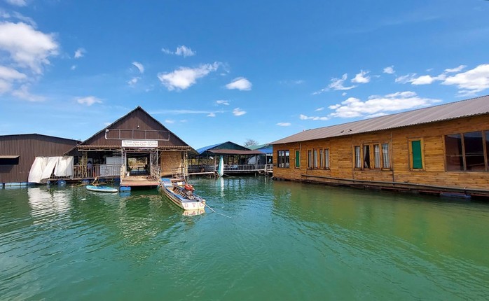 Làng chài với 29 hộ dân trên lòng hồ thủy điện Sê San Làng chài với 29 hộ dân trên lòng hồ thủy điện Sê San