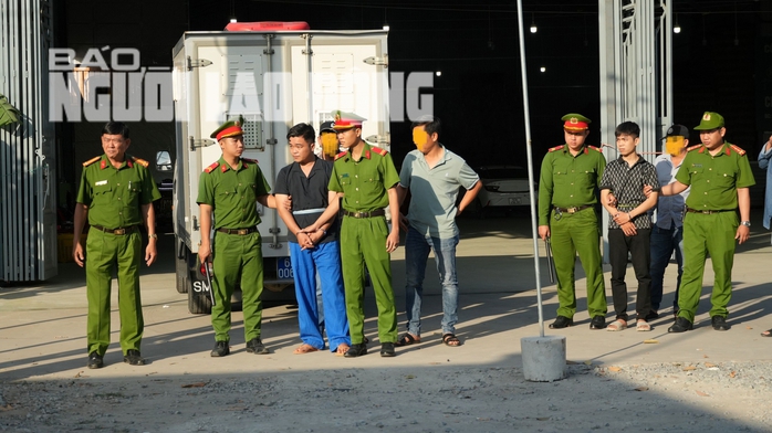 CLIP: Bắt giữ 2 đối tượng sát hại dã man người chuyển giới- Ảnh 4. CLIP: Bắt giữ 2 đối tượng sát hại dã man người chuyển giới- Ảnh 4.