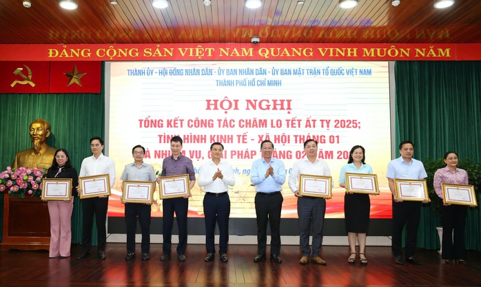 Bí thư Thành ủy Nguyễn Văn Nên: Năm 2025 rất quan trọng, TP HCM phải đột phá- Ảnh 6. Bí thư Thành ủy Nguyễn Văn Nên: Năm 2025 rất quan trọng, TP HCM phải đột phá- Ảnh 6.