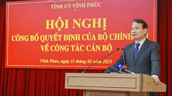 Chủ tịch Quốc hội Trần Thanh Mẫn ký các Nghị quyết về công tác cán bộ- Ảnh 1.