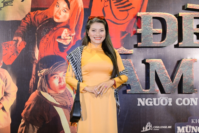 Midu rạng ngời thảm đỏ, chúc mừng Kiều Trinh- Ảnh 6. Midu rạng ngời thảm đỏ, chúc mừng Kiều Trinh- Ảnh 6.
