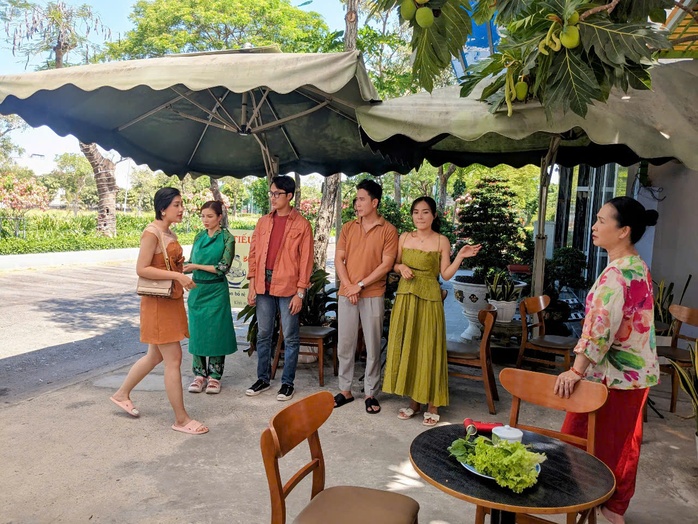 "Mẹ chồng quốc dân" Lan Hương tái xuất màn ảnh nhỏ- Ảnh 4. "Mẹ chồng quốc dân" Lan Hương tái xuất màn ảnh nhỏ- Ảnh 4.