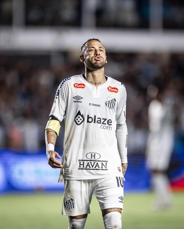 Neymar: "Họ như muốn làm gãy cổ chân tôi"- Ảnh 1. Neymar: "Họ như muốn làm gãy cổ chân tôi"- Ảnh 1.