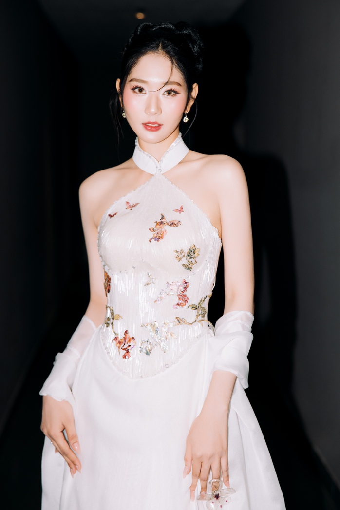 SyNi Trang đắm chìm vào vai Thương trong "Đèn âm hồn"- Ảnh 1. SyNi Trang đắm chìm vào vai Thương trong "Đèn âm hồn"- Ảnh 1.